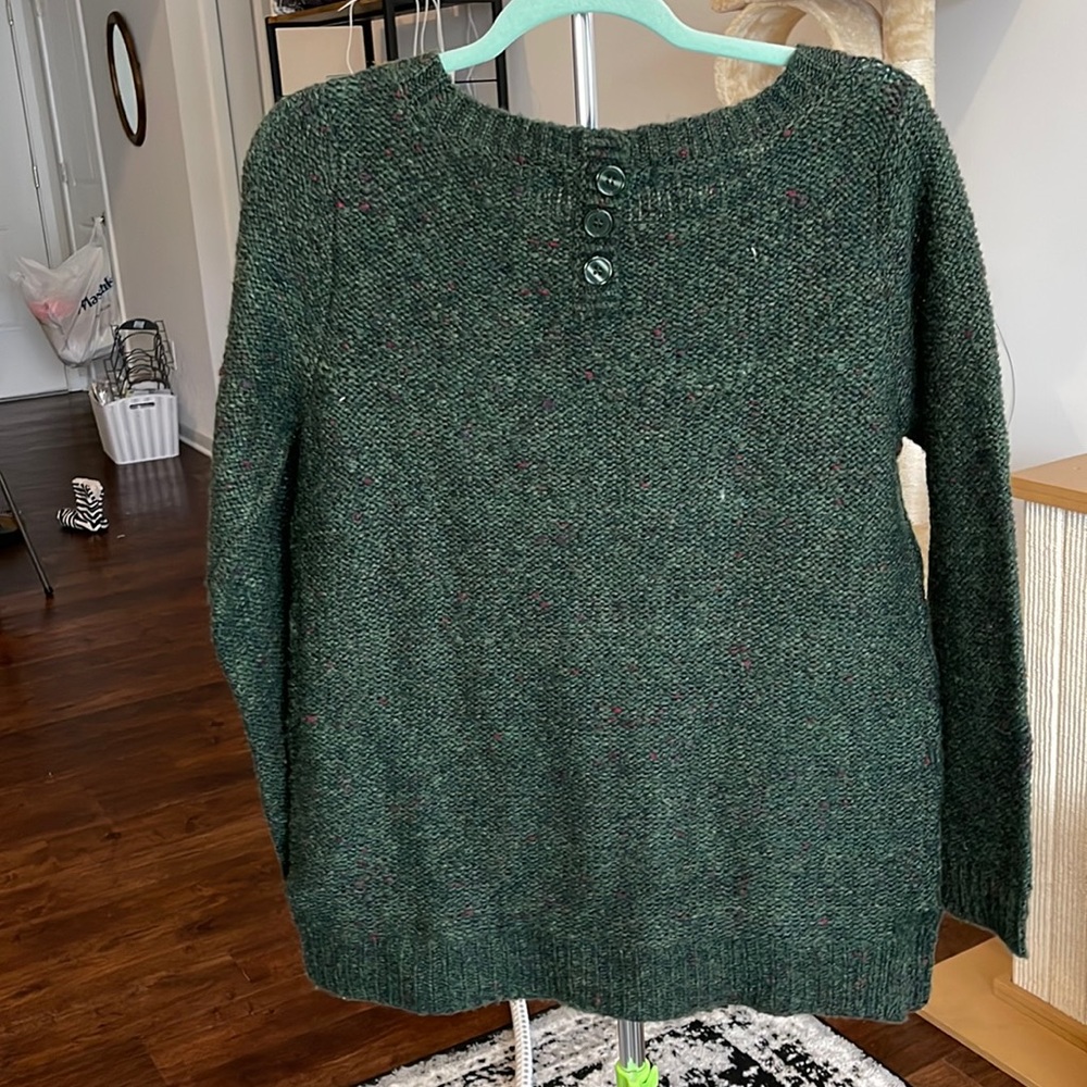 Green sweater size medium